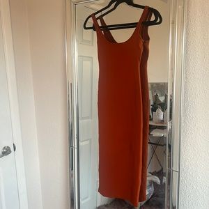 Body con mid dress with slit in back